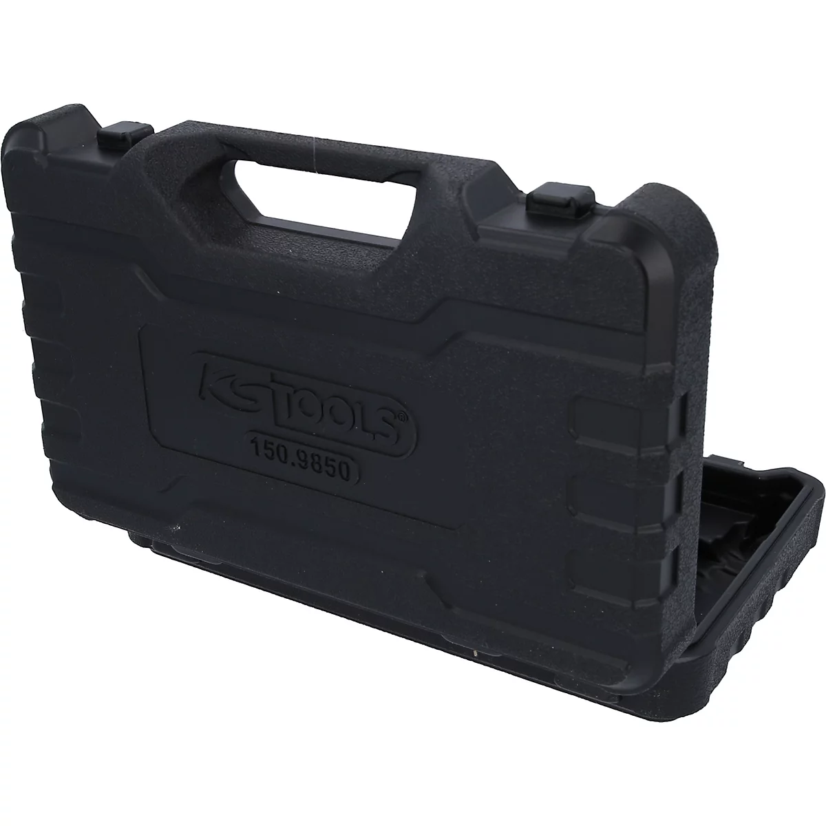 Schwarzer Werkzeugkasten mit Griff, teilweise geöffnet. Logo und Nummer lesbar.